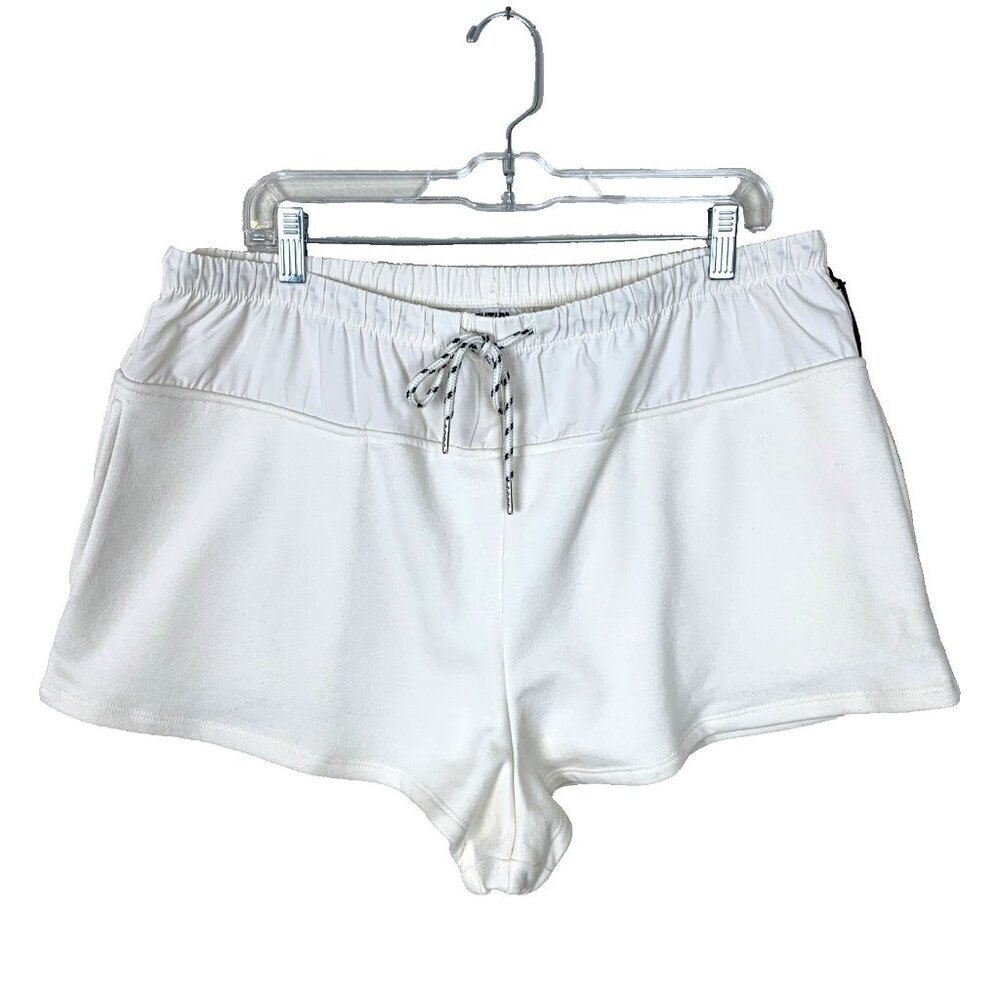 Future Collective Womens Shorts NEW L Off White Cream Pull On‎ Knit